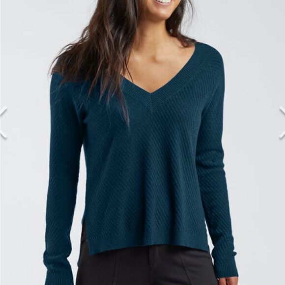 Title Nine V Neck Textured Extra Fine Merino Wool Sweater - Picture 2 of 9